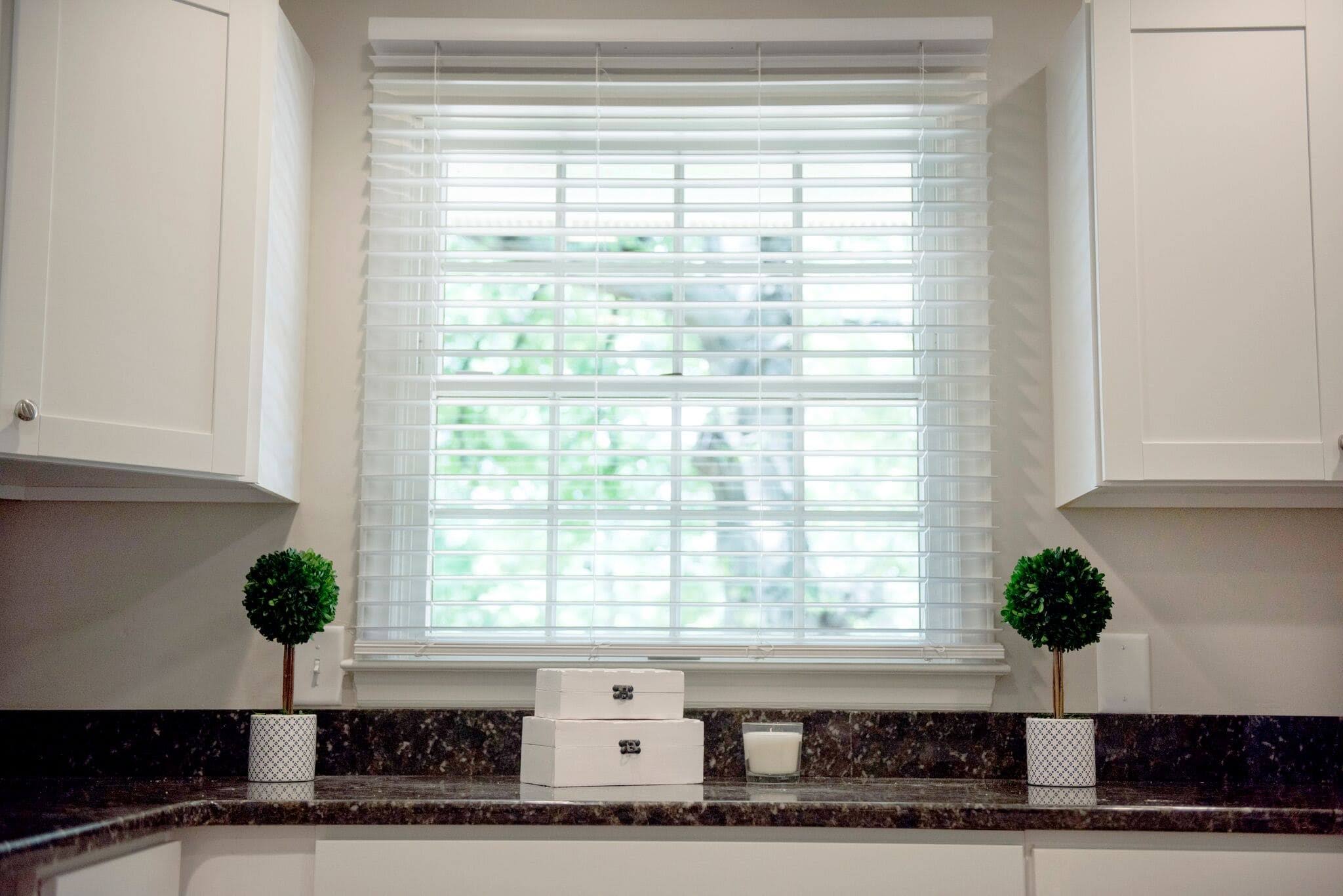 Cordless Soft White Faux Wood Room Darkening Blinds F9511
