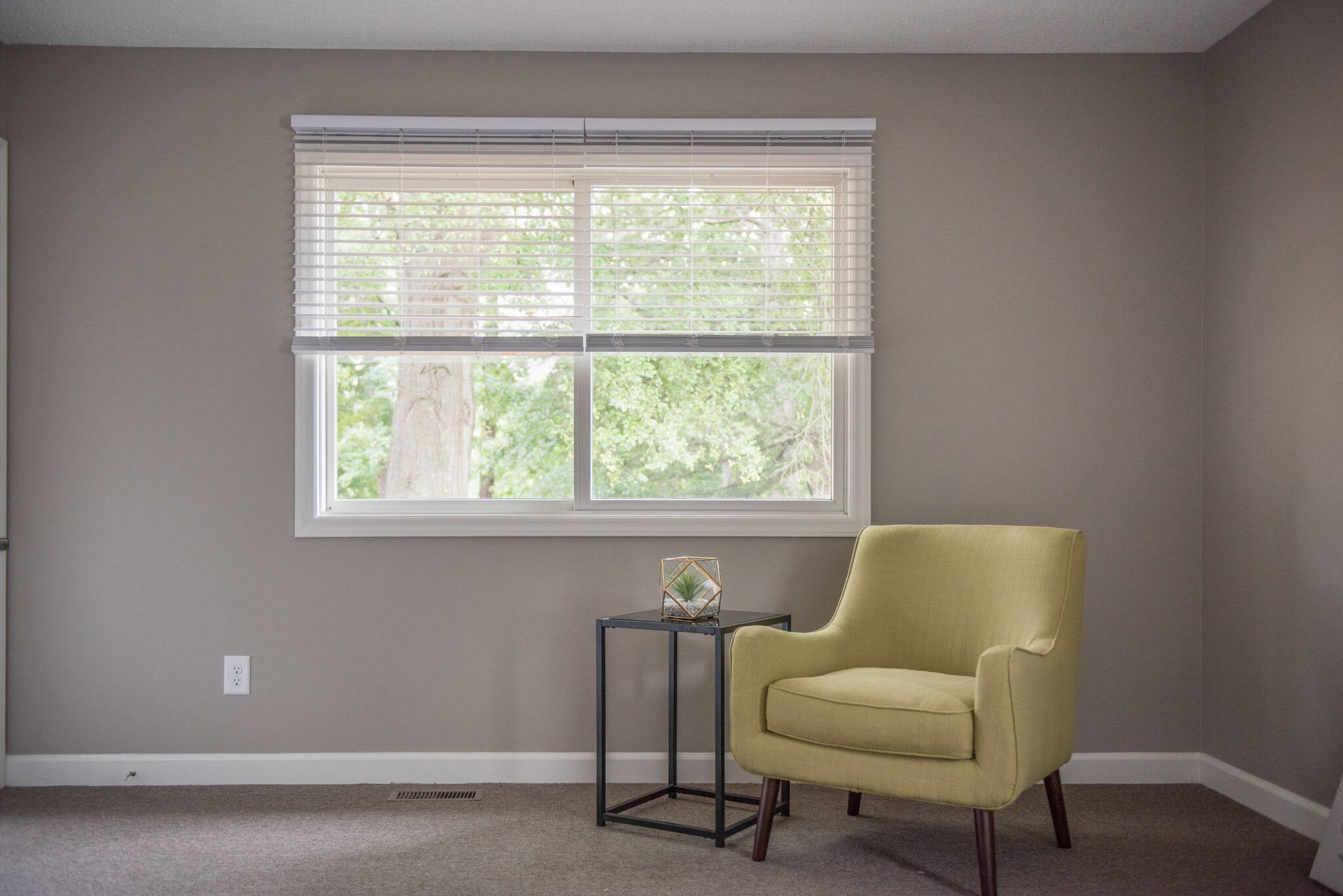 Cordless Soft White Faux Wood Room Darkening Blinds F9511