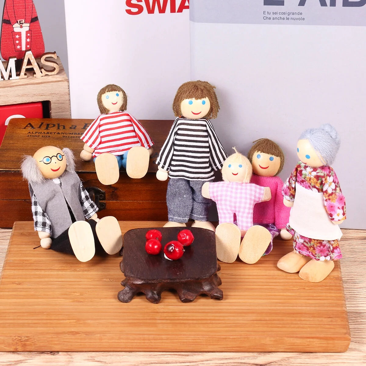 7pcs Wooden Dolls Pretend Play Set Figure Toy P2341