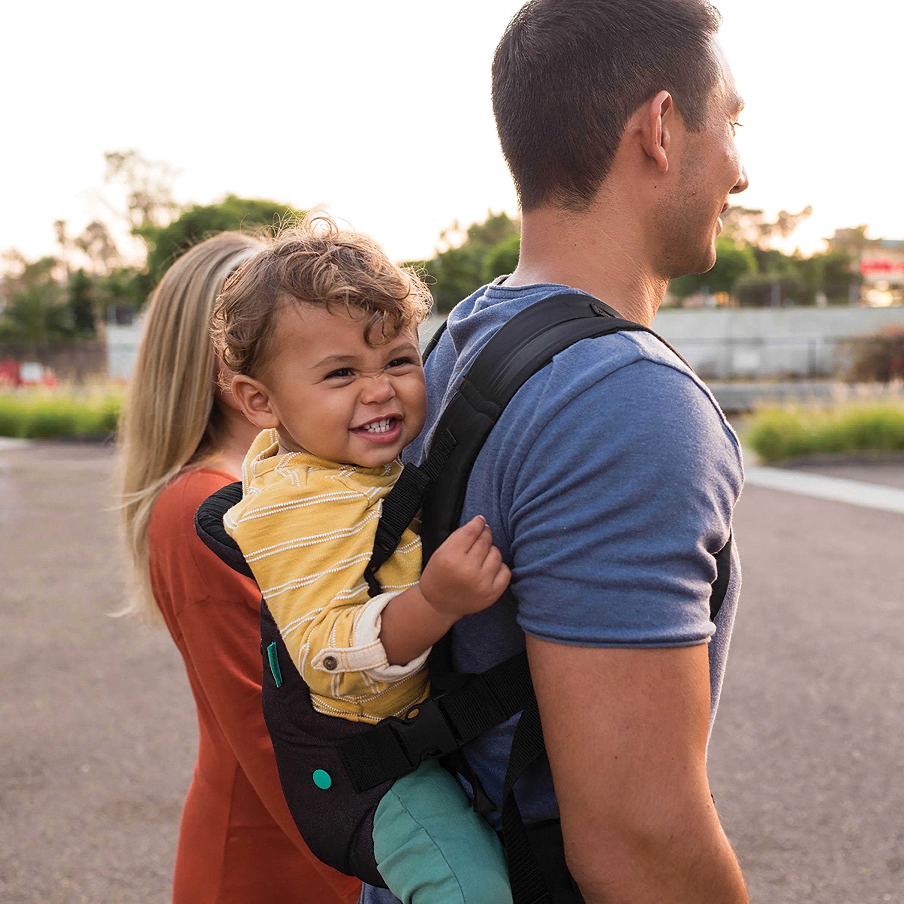Black 4-in-1 Convertible Baby Carrier P3454