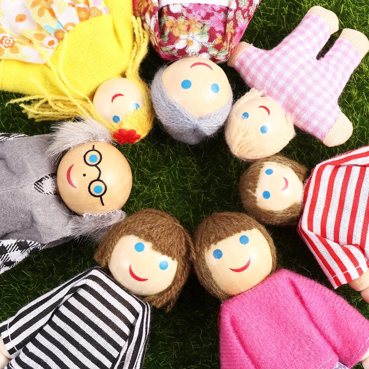 7pcs Wooden Dolls Pretend Play Set Figure Toy P2341